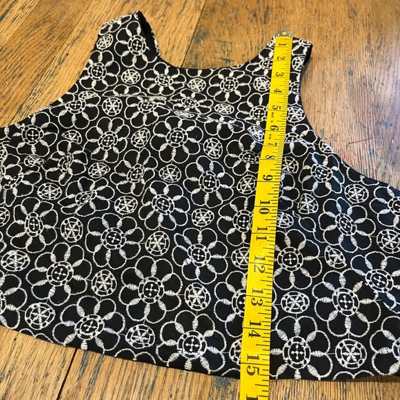 ❣️MAEVE Anthropologie Crop Top Brodé Noir et Blanc (Taille 6) - Picture 10 of 10